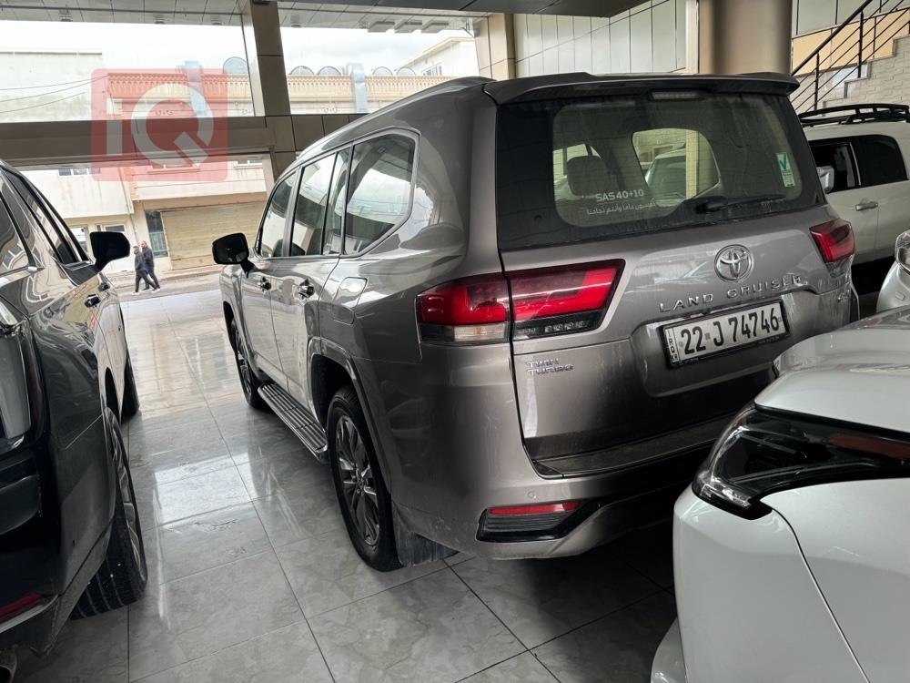 تۆیۆتا لاند کروزەر